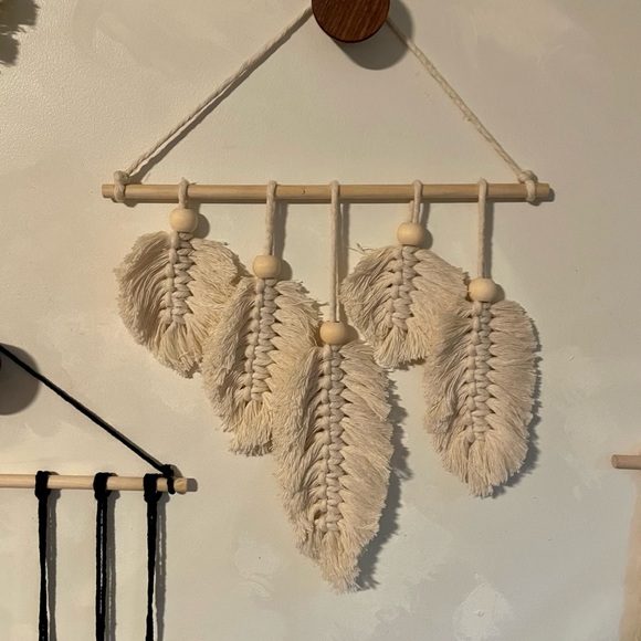 Macramé Leaf wall hanging - Picture 2 of 2